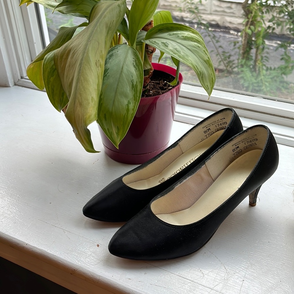 Colorific black pumps size 8